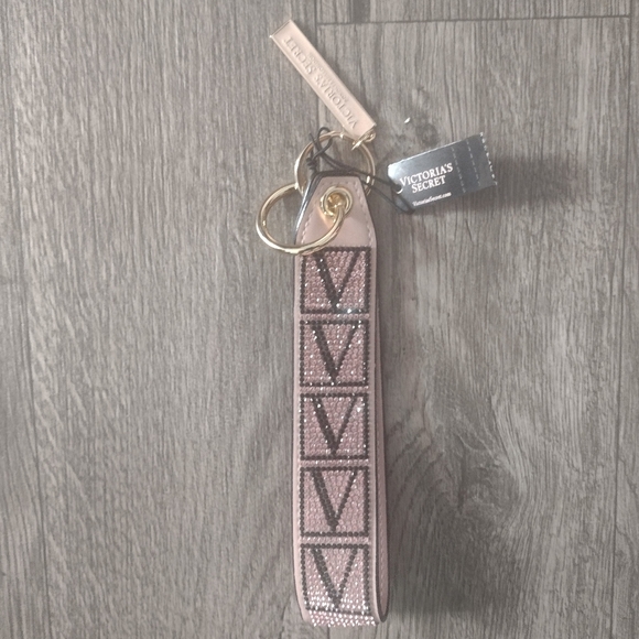 🆕💎 VICTORIA'S SECRET" RHINESTONE V LOGO FOB WRISTLET/ KEYCHAIN - Picture 3 of 4